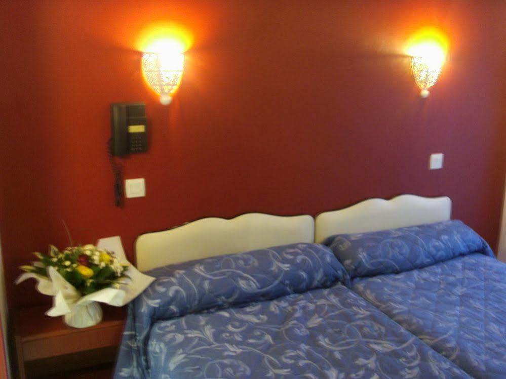Hotel Ocean Lourdes Ruang foto